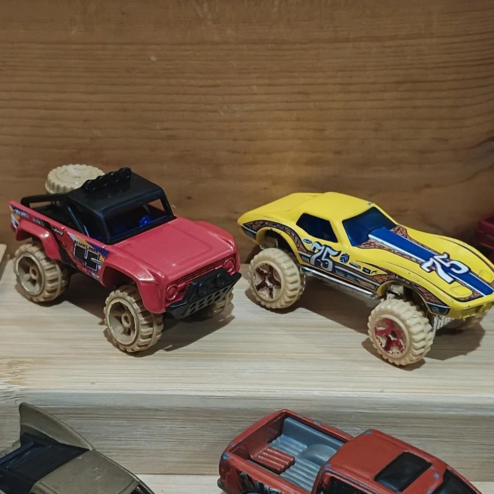 Hot Wheels 12 hot